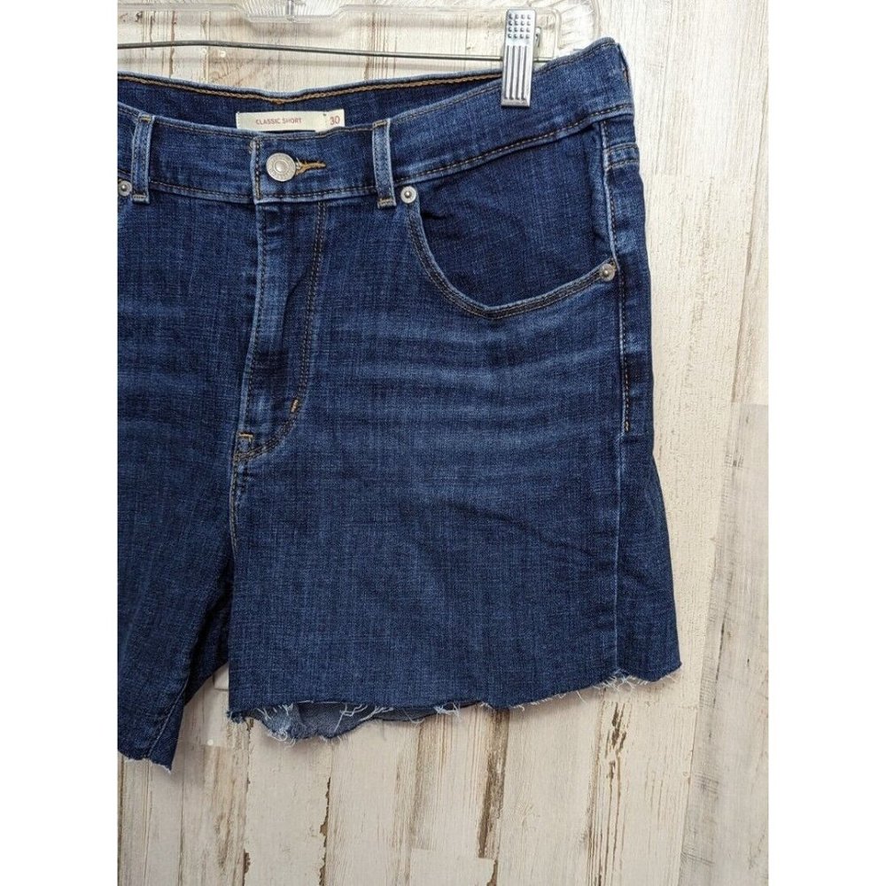 LEVI'S women's Classic Shorts Sz 30 Denim - Picture 2 of 8